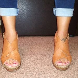 Muted cognac sofft heels.